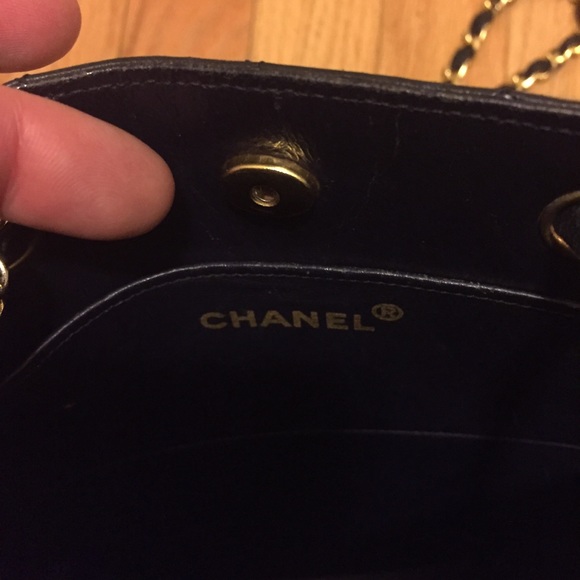 Gorgeous navy blue Chanel leather bag - Picture 4 of 8